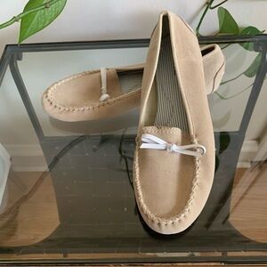 Lands' End Cream Suede Loafers Driving Shoes Size 7M Casual Mature Comfy Minimal